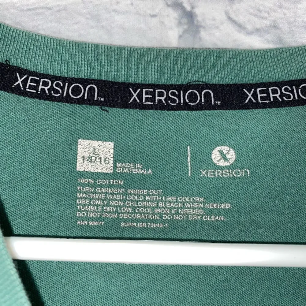 Xersion graphic print t-shirt green sz L youth
